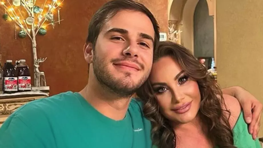 Синът на Дарина Павлова заби топ красавица (СНИМКИ)