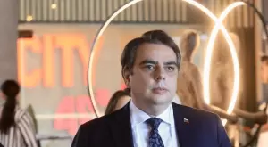 Финансовият министър представи бюджета, няма да реже пенсии и заплати