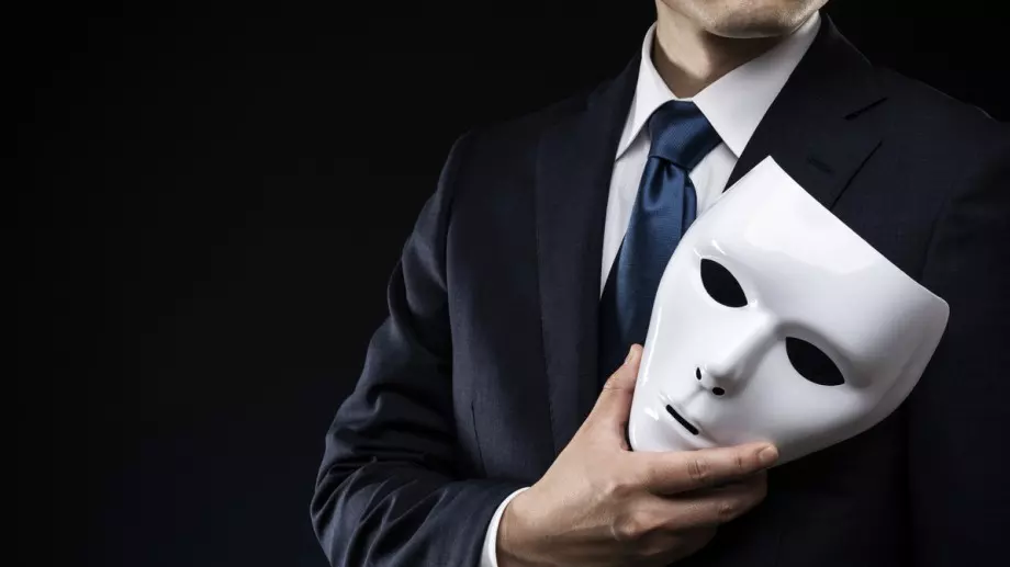 5 ключови разлики между стойностните и самовлюбените мъже