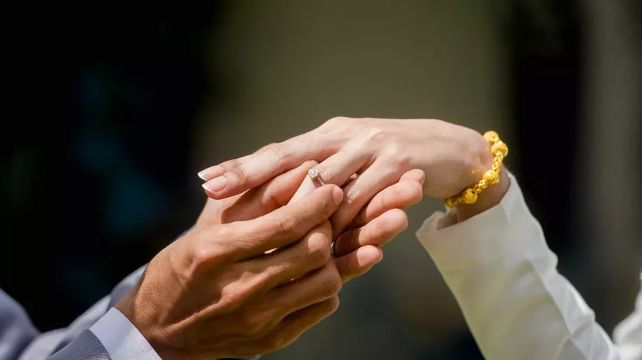 Горчиво: Тези 2 зодии ще се сгодят тази Коледа 