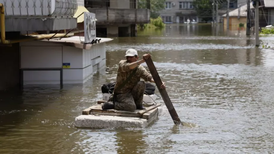 Три основни версии за срутването на язовира "Нова Каховка"