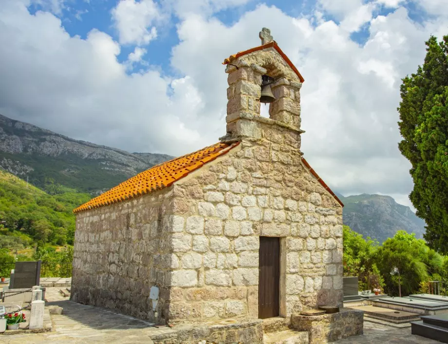 След 60 години под вода църква в Мексико вече е на сушата (ВИДЕО)