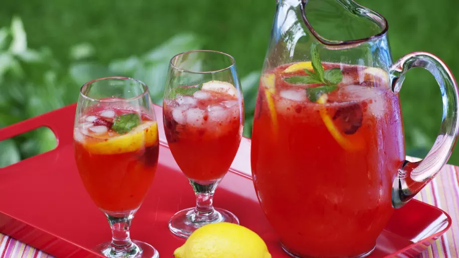 Жестока домашна ягодова лимонада