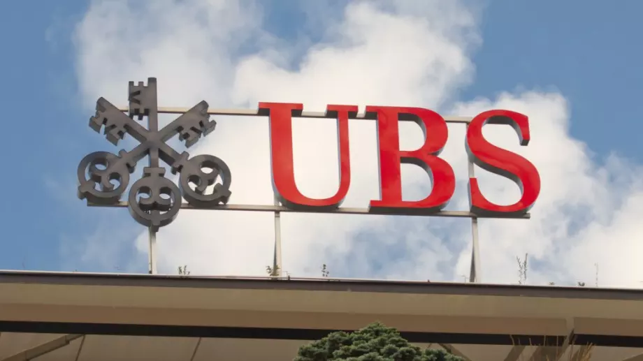 Стотици инвеститори на дребно в Credit Suisse смятат да оспорят в съда придобиването ѝ от UBS