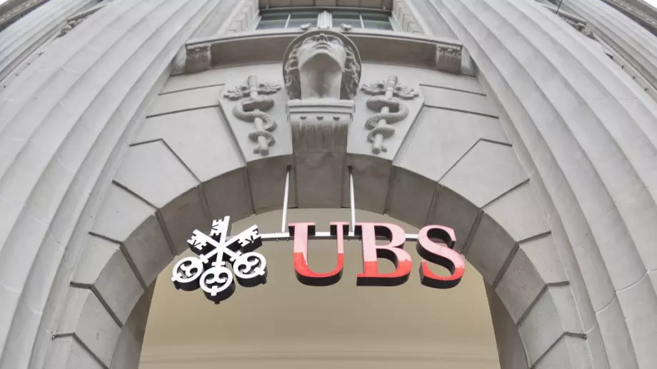 UBS съкращава над половината от служителите на Credit Suisse през следващите месеци