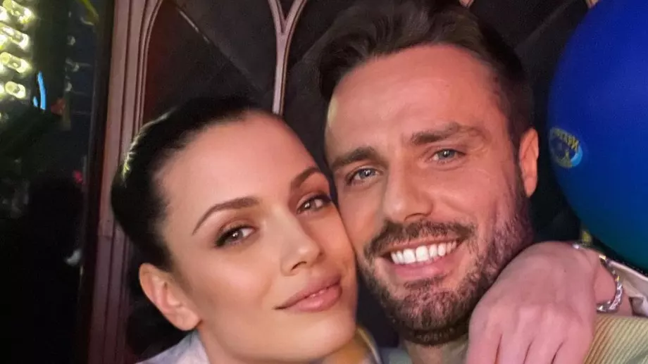 Ралица Паскалева изведе бебето си на първа разходка (СНИМКA)