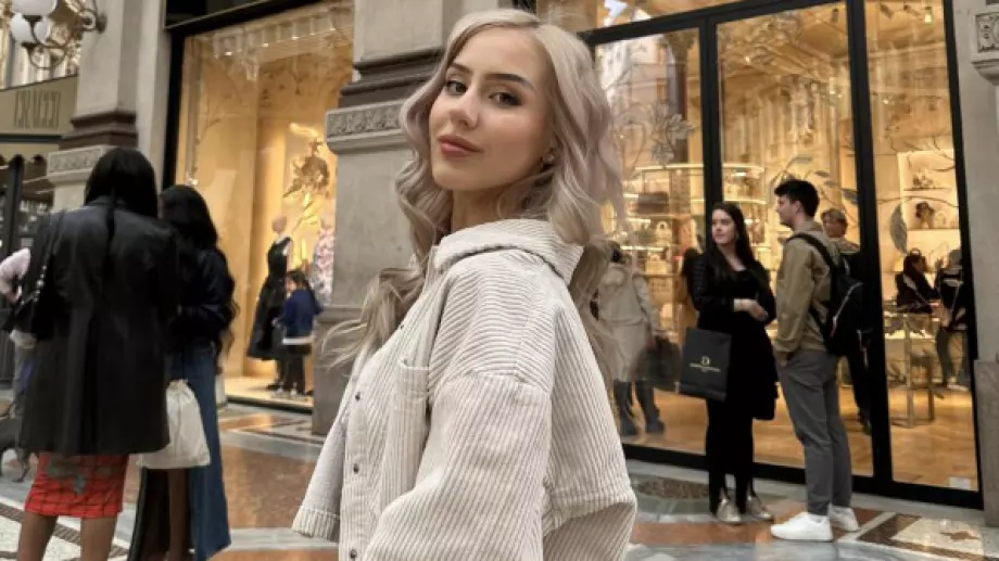 Коя е Мона от 