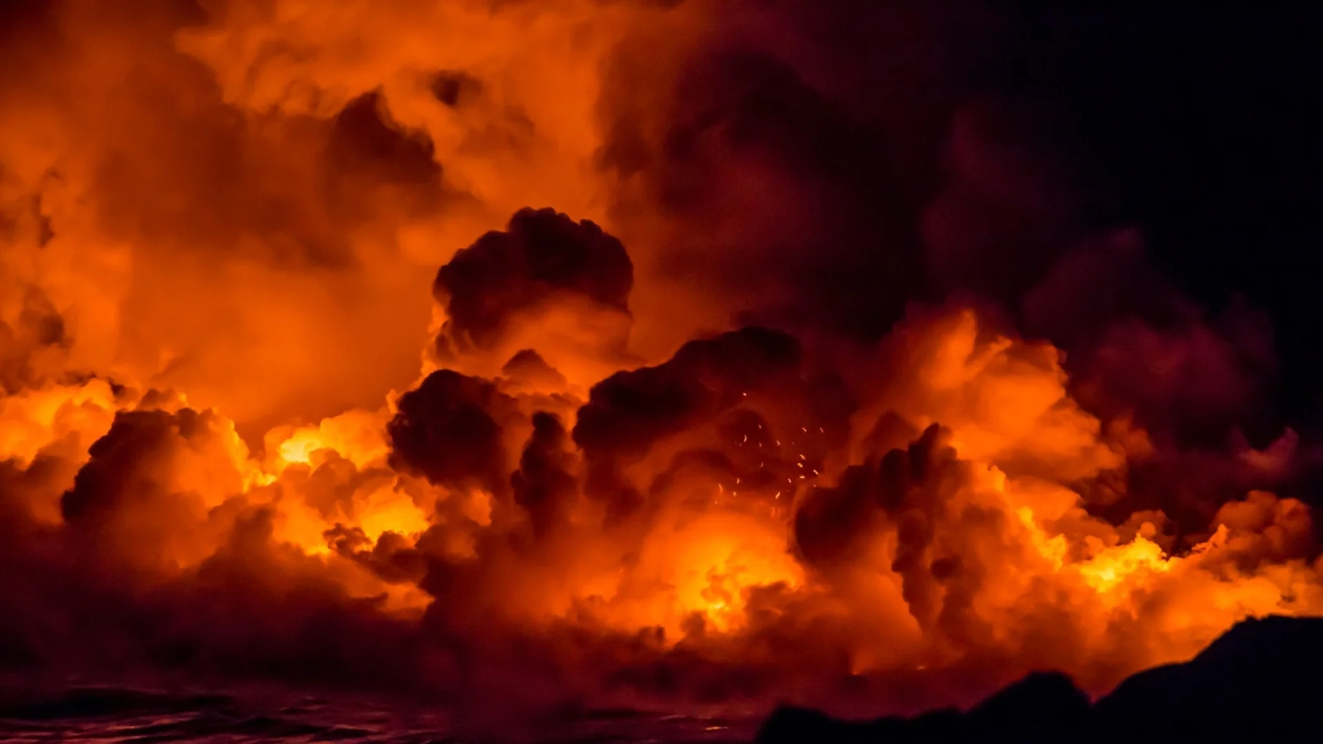 Огромен пожар след взрив на газопровод край руския град Перм (ВИДЕО)