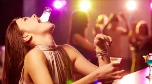 Виц за 14 юни 2023: Госпожице, стига сте пили!