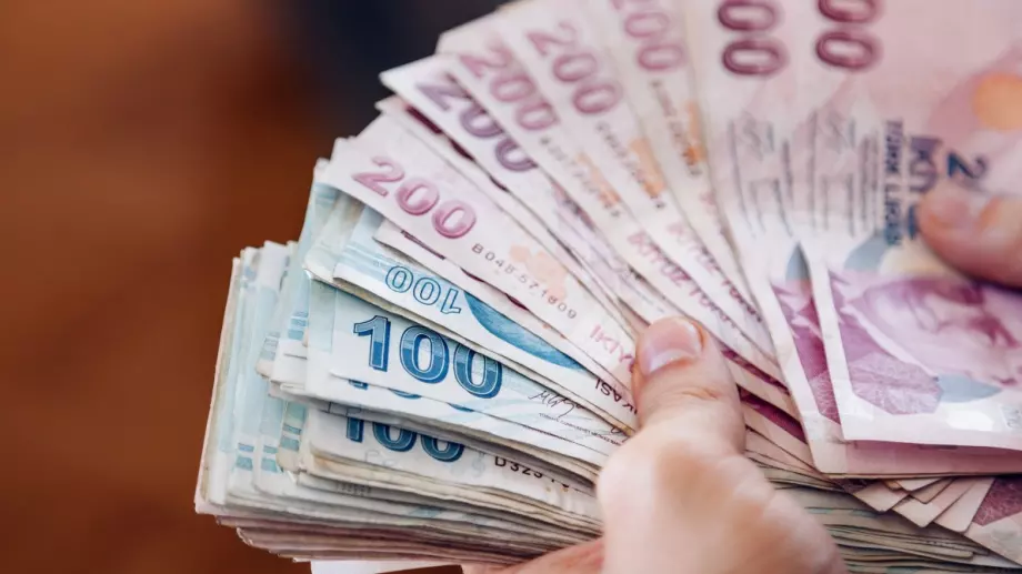 Увеличават с драстично минималната заплата в Турция от 1 юли