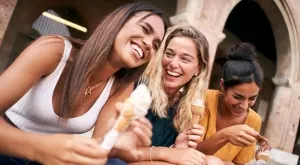 Женски виц за 14 септември 2023: Три приятелки ще разнообразяват сексуалния си живот