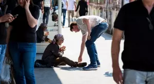 Риск от бедност в ЕС: С Румъния водим хорото