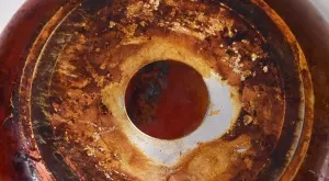 С тази смес лесно ще изчистите загорелите тигани до блясък