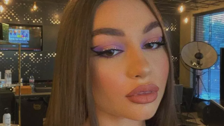 Няма да повярвате как изглежда сестрата на Крисия (СНИМКИ)