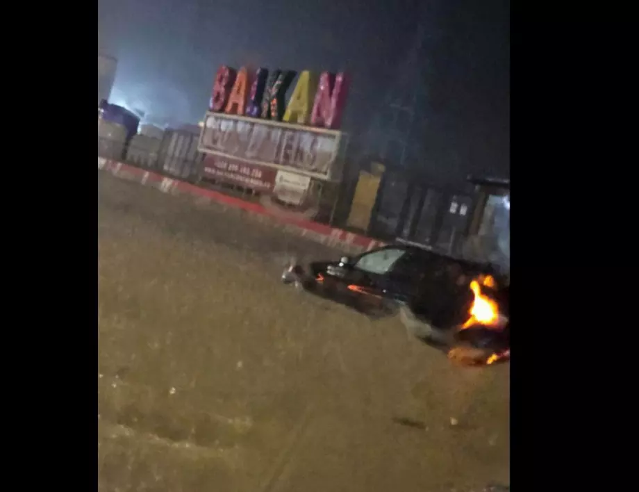 Пуснаха движението по наводнените булеварди в София