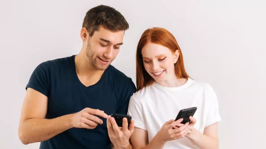 Женски виц за 23 юли 2023: Мъж се оплаква, че жена му взима цялата заплата...