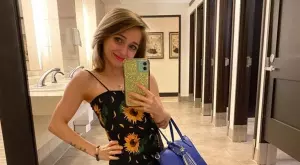 Изумително: Млада жена е в тялото на 8-годишно дете (СНИМКИ)