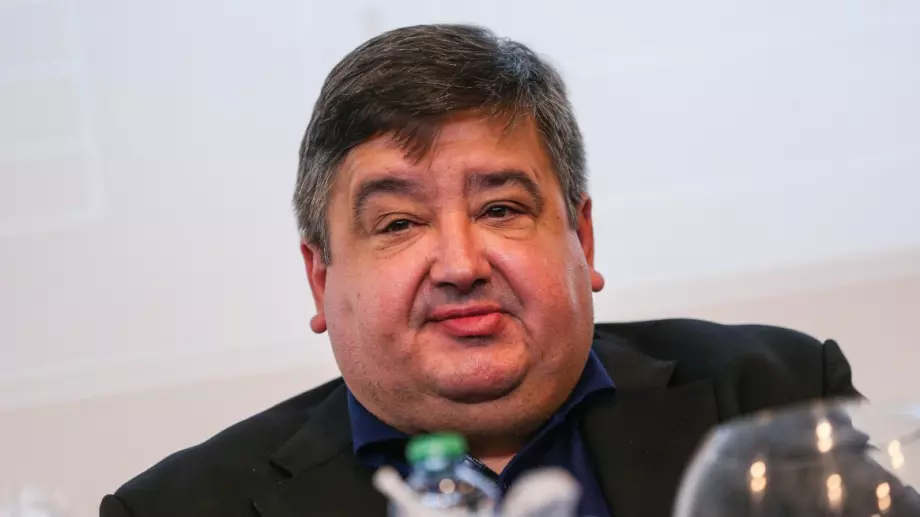 „Не можем да приемем тези обвинения“! Атанас Караиванов отново награби Кръстаич и даде ключови разяснения