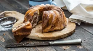 Всички полудяха по този лимонов кекс с течен шоколад