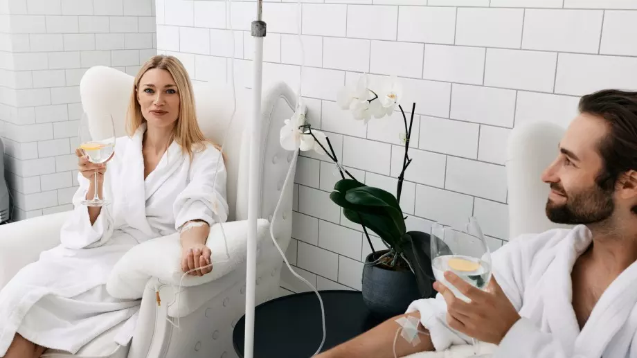 Капкова IV терапия: Хит сред звездите, но има ли рискове?