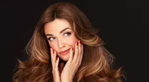 U-образна прическа: Абсолютен тренд на лято 2023 (ВИДЕО)