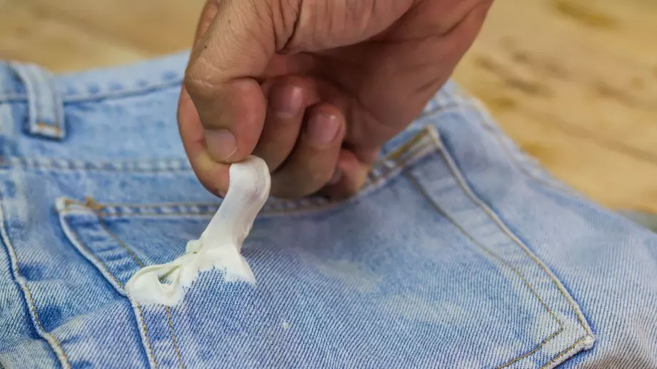 Страхотен трик, с който ще премахнете дъвка от дрехите