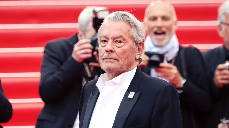 Децата на Ален Делон съдят жената, която се грижи за него