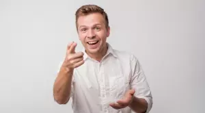 Виц на деня: Върви Моше из пазара