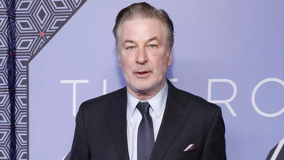 Скандал: Изведоха с полиция Алек Болдуин от протест срещу Израел (ВИДЕО)