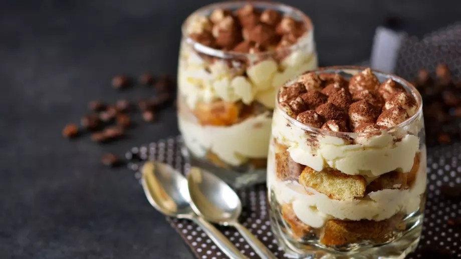 Жестоко тирамису в чаша
