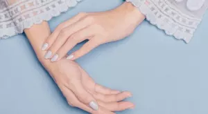 Руски маникюр: Хит в TikTok, но какви рискове крие (ВИДЕО)