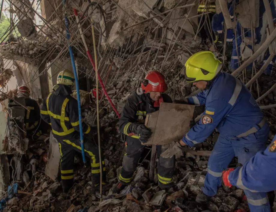 ВИДЕО: Първите минути след фаталния руски обстрел по Краматорск