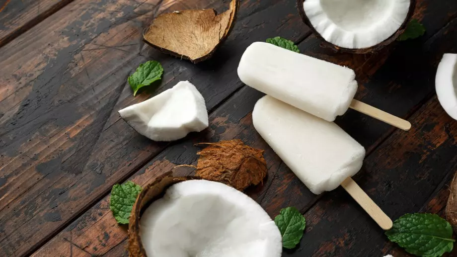 Кокосов сладолед на клечка