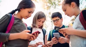 Китай въвежда режим за ползване на смартфон от деца