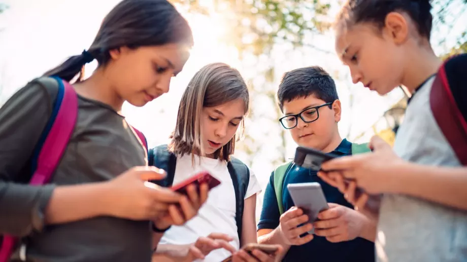 Китай въвежда режим за ползване на смартфон от деца