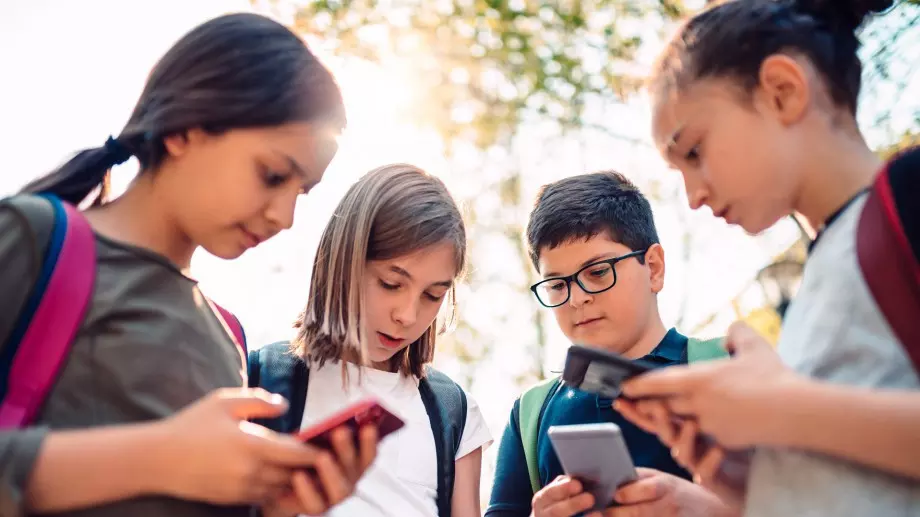 4 неща, които никога да не споделяте за децата си в социалните медии