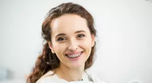 Дентална клиника „Да Винчи Клиник“ представя иновативен метод за лечение с брекети за 120 дни