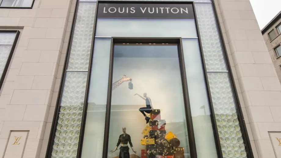 Продадоха чанта Louis Vuitton с размерите на зърно сол  (СНИМКИ)