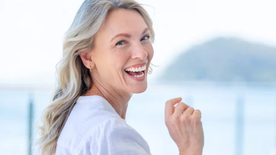 Вечерен виц: Гадателка гледа на ръка