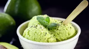 Този домашен кето сладолед с авокадо е хит в мрежата 