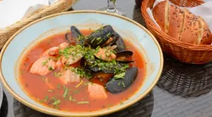 Лято 2023: Ресторант в Созопол пусна рибена супа за 19 лева