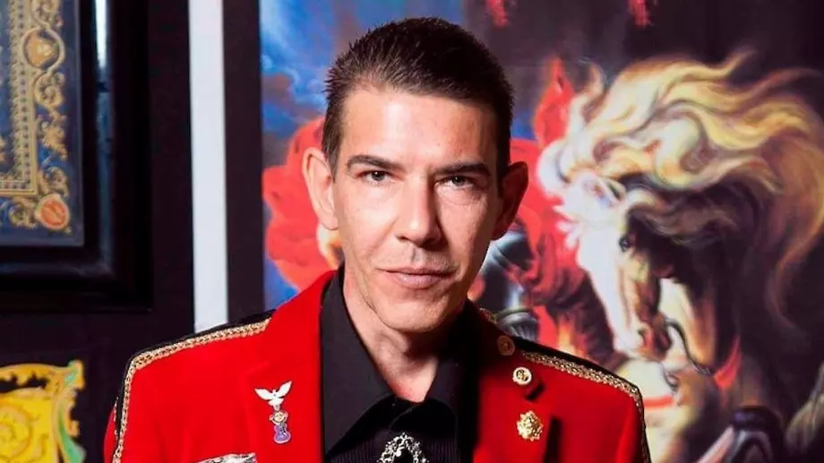 Илиян Рачов: От иконописец във Ватикана до модната сцена и Versace (СНИМКИ)