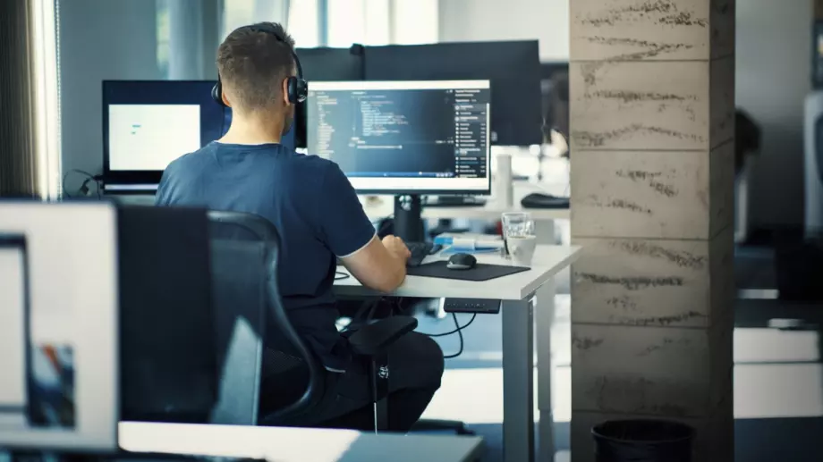 Търсенето на програмисти у нас се срина с близо 45%