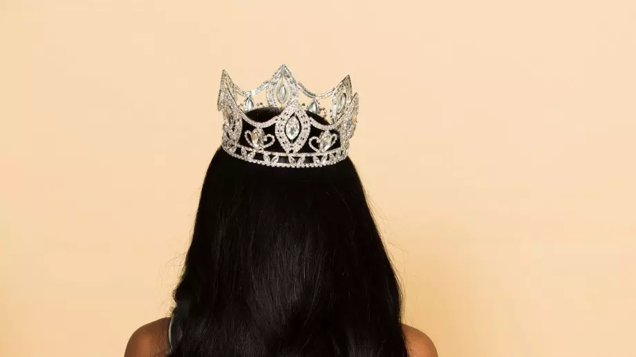 Родната миска с най-много корони и титли се сгоди (СНИМКА)