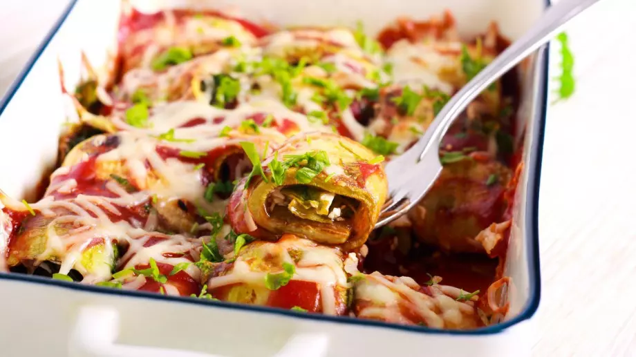 Тези рулца от тиквички с пилешко са невероятно вкусни