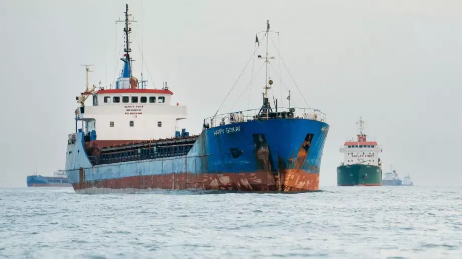 Украйна обяви временен хуманитарен коридор в Черно море за блокираните в пристанищата ѝ кораби