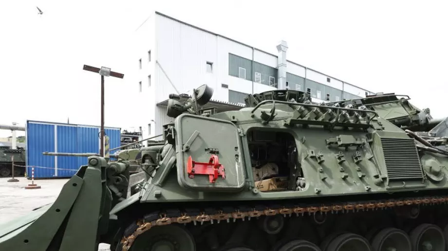 Германска отбранителна компания отложи пускането на акциите си на борсата