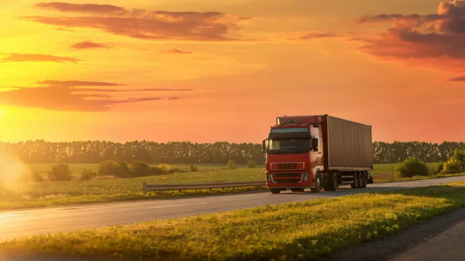 Превозените пътници и товари бележат спад в края на 2023 година