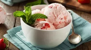 Домашен ягодов сладолед в блендер