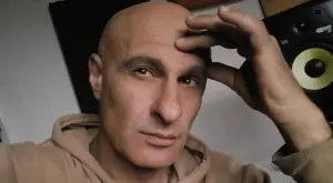 Тежка драма в живота на Ерол от "Уикеда": Пиян шофьор прегазил дъщеря му 